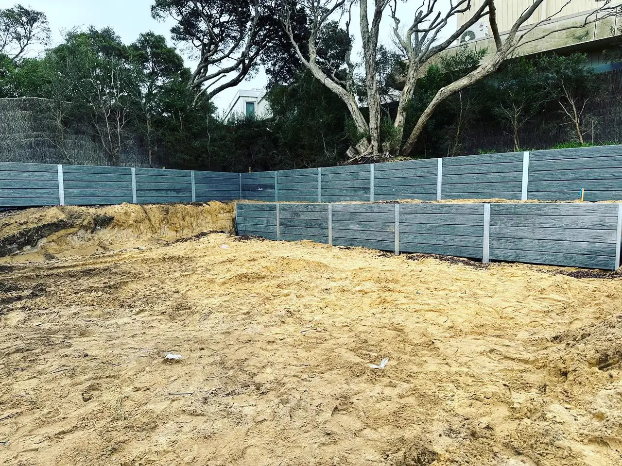 High-end concrete sleeper retaining wall