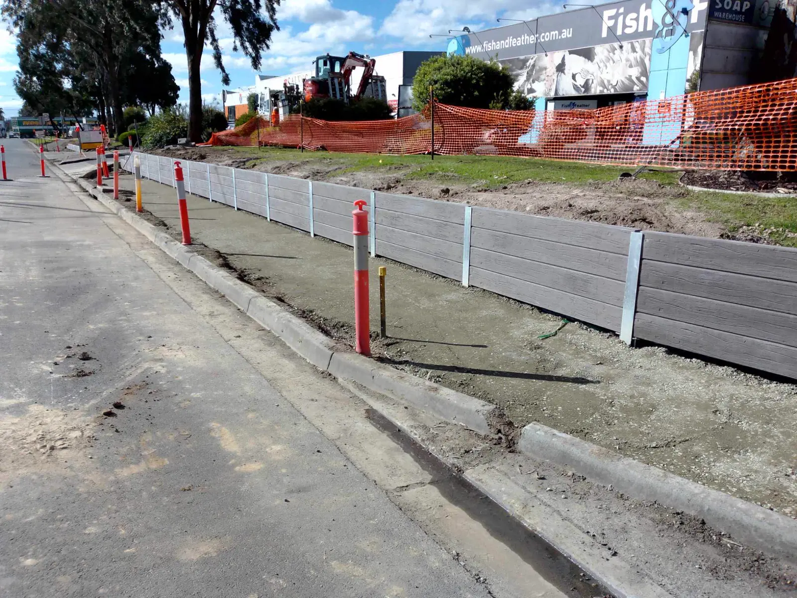 Structural retaining wall on a large site